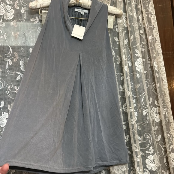 Green envelope sleeveless gray shirt, size medium brand new with tags - Picture 3 of 4